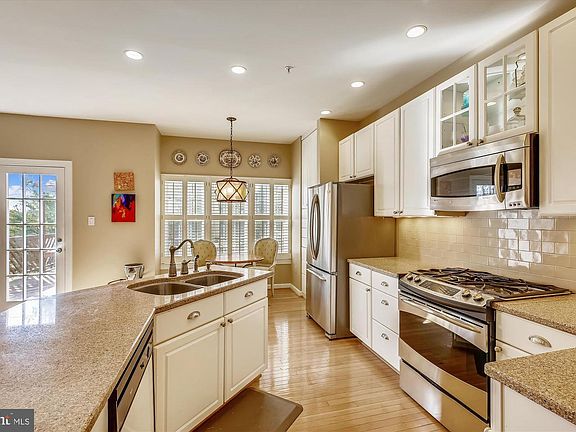 4th image of 13730 Valley Oak Cir
