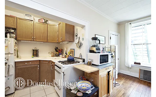 Rented by Douglas Elliman | media 22