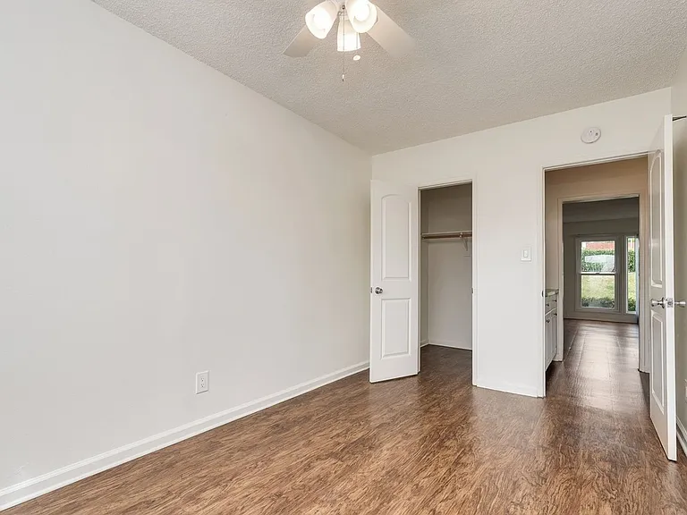 Canyon Drive Apartment Homes — Photo 10