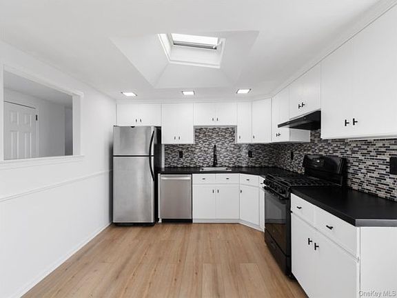 4th image of 45 Wolfle St Floor 2