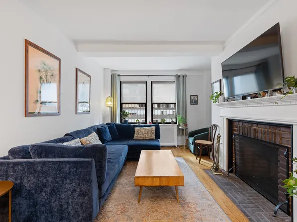 10 Mitchell Place image 2 of 18