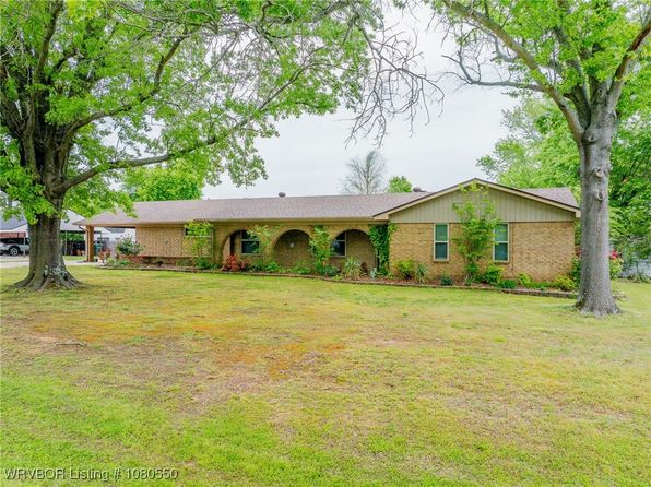 8611 Royal Ridge Dr, Fort Smith, AR 72903