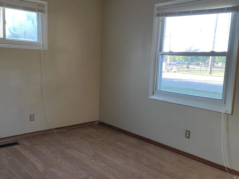 3607 Covert Ave — Photo 4