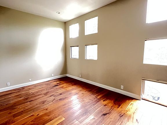 3rd image of 600 Flower Ave APT 4