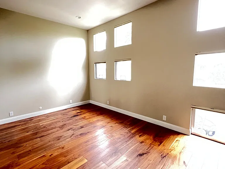 600 Flower Ave #4 — Photo 3