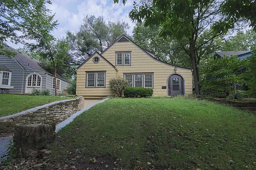 224 E Winthrope Rd Photo 1