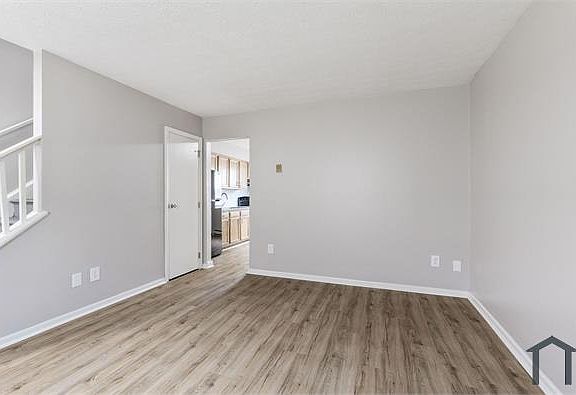 3rd image of 2193 Clarendon Ln