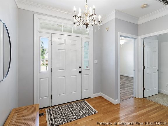 5th image of 327 Ridgeway Ct
