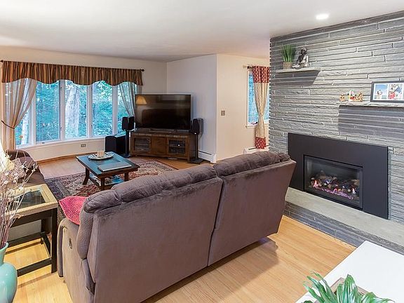 5th image of 586 Pineglen Dr