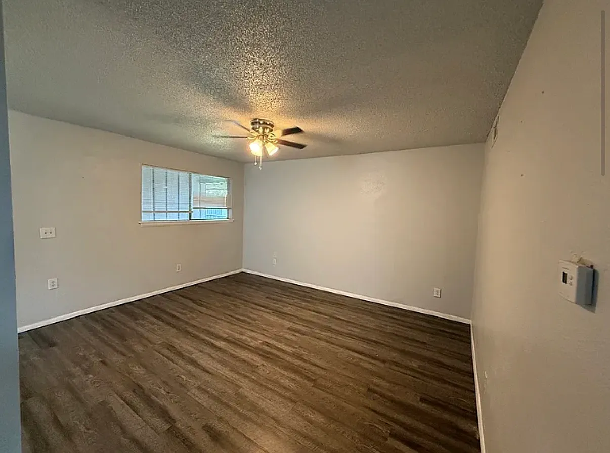 Port 50 Apartments — Photo 4