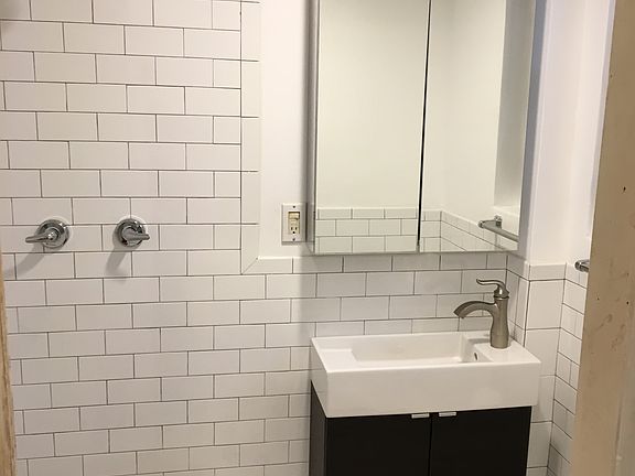 2nd image of 224 Viscaya Ave