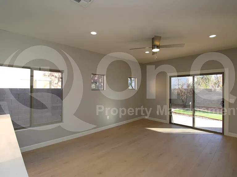 3003 E Kings Ave — Photo 7