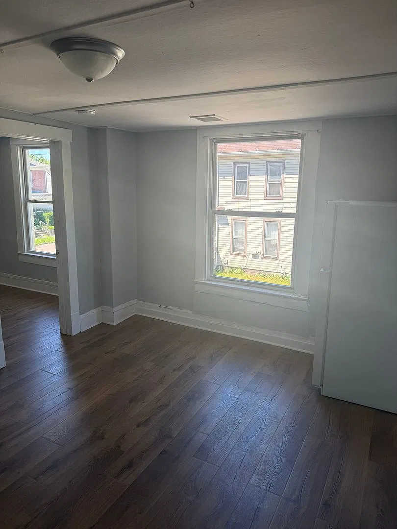 403 Maple Ave — Photo 2