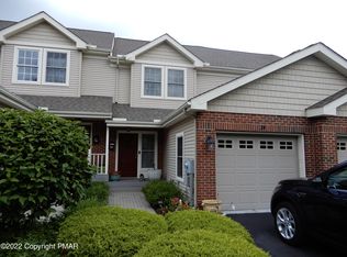 20 Oak Leaf Ln, East Stroudsburg, PA 18301