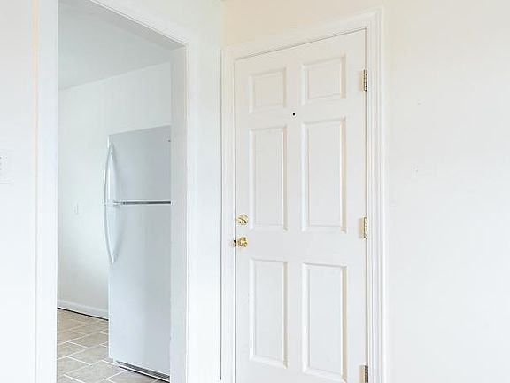 2nd image of 2917 M St APT C