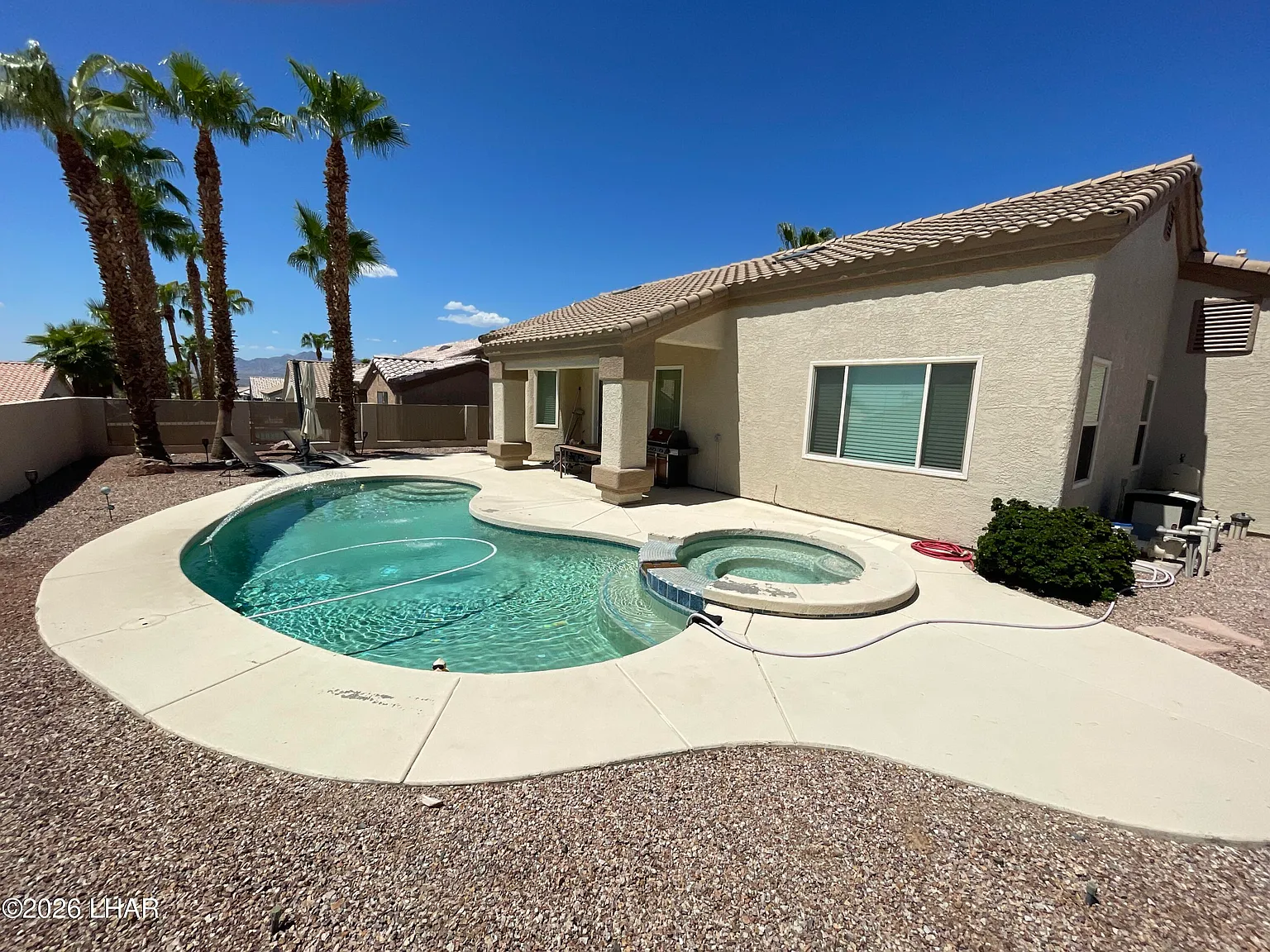 3 bed, 2.0 bath, 1556 sqft, $2,600 — Photo 3