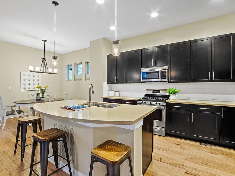 6779 Raritan Dr — Photo 6