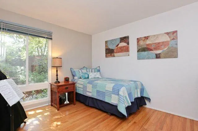 954 Primrose Ave — Photo 10