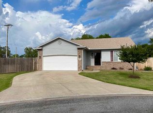 112 Brookview Ct, Hutchinson, KS 67501