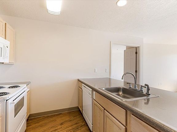 3rd image of 18656-18670 SW Boones Ferry Rd #32