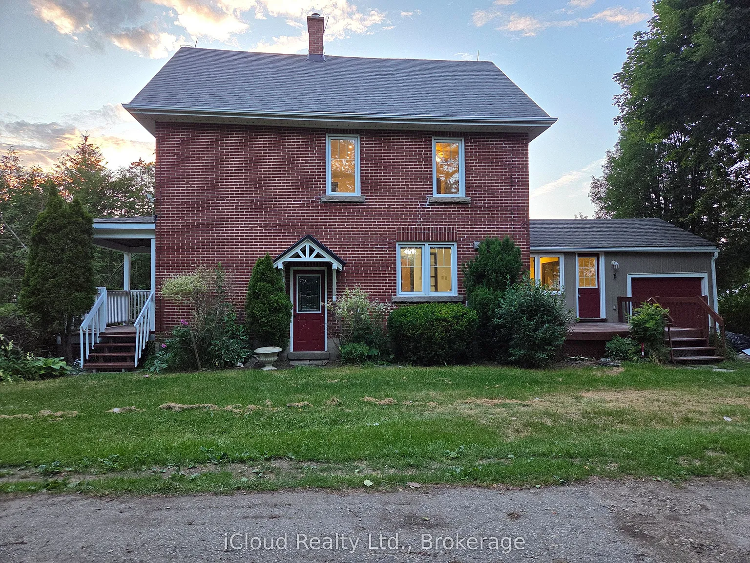 4 bed, $3,300 — Photo 1