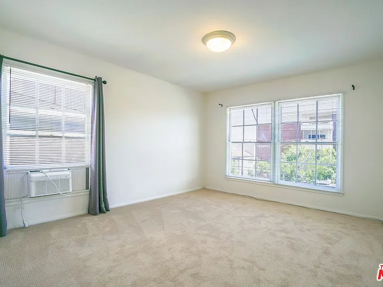 8551 Holloway Dr — Photo 9
