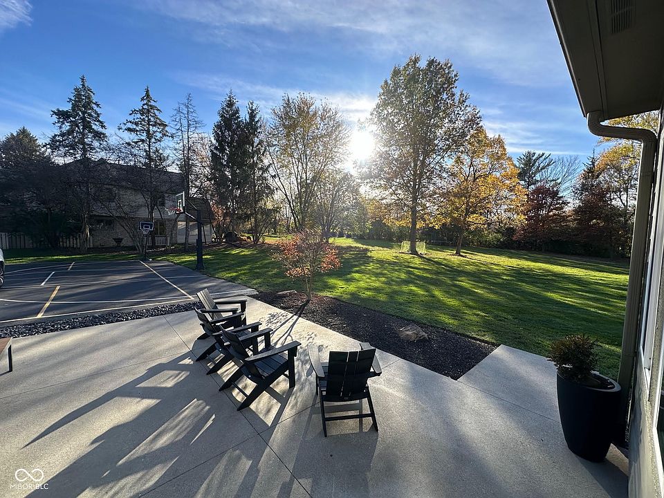 2nd image of 220 Bentley Dr