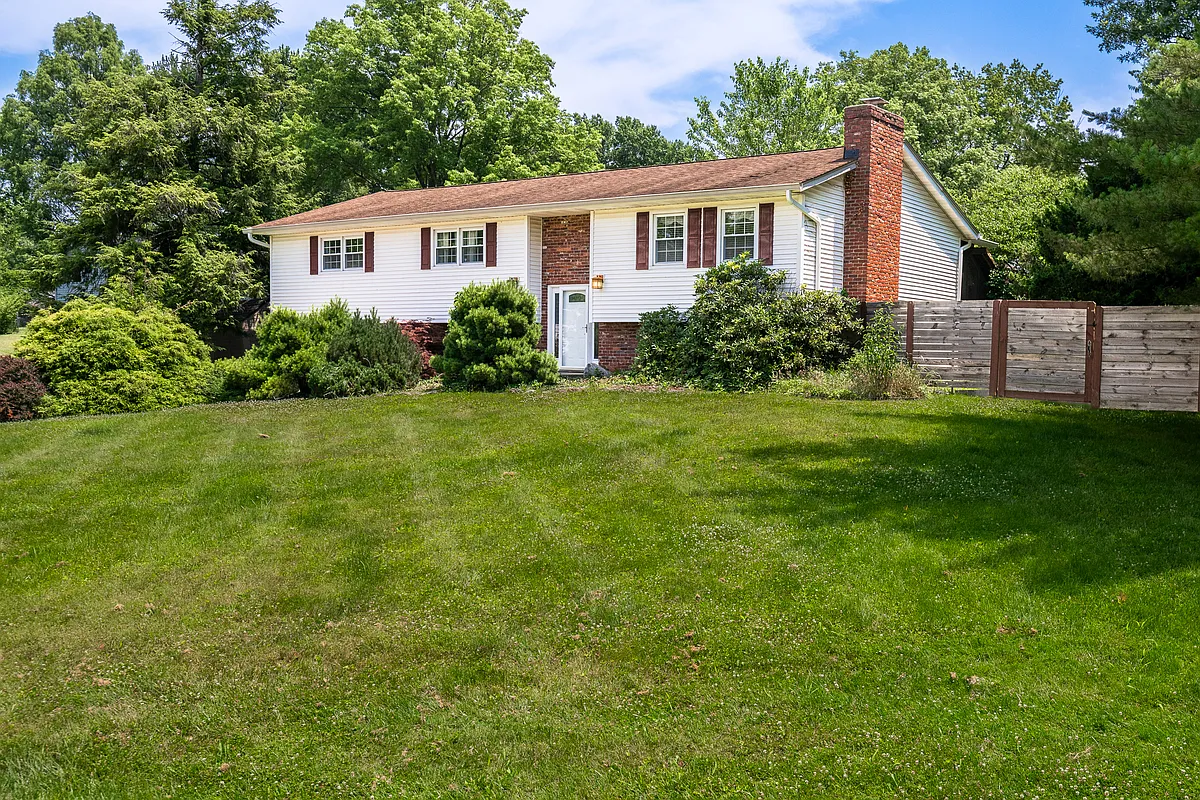 Building Photo - 4201 E Cambridge Dr