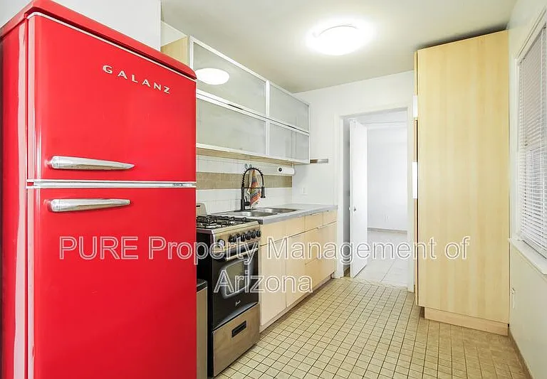 912 E Montebello Ave #BACK — Photo 5