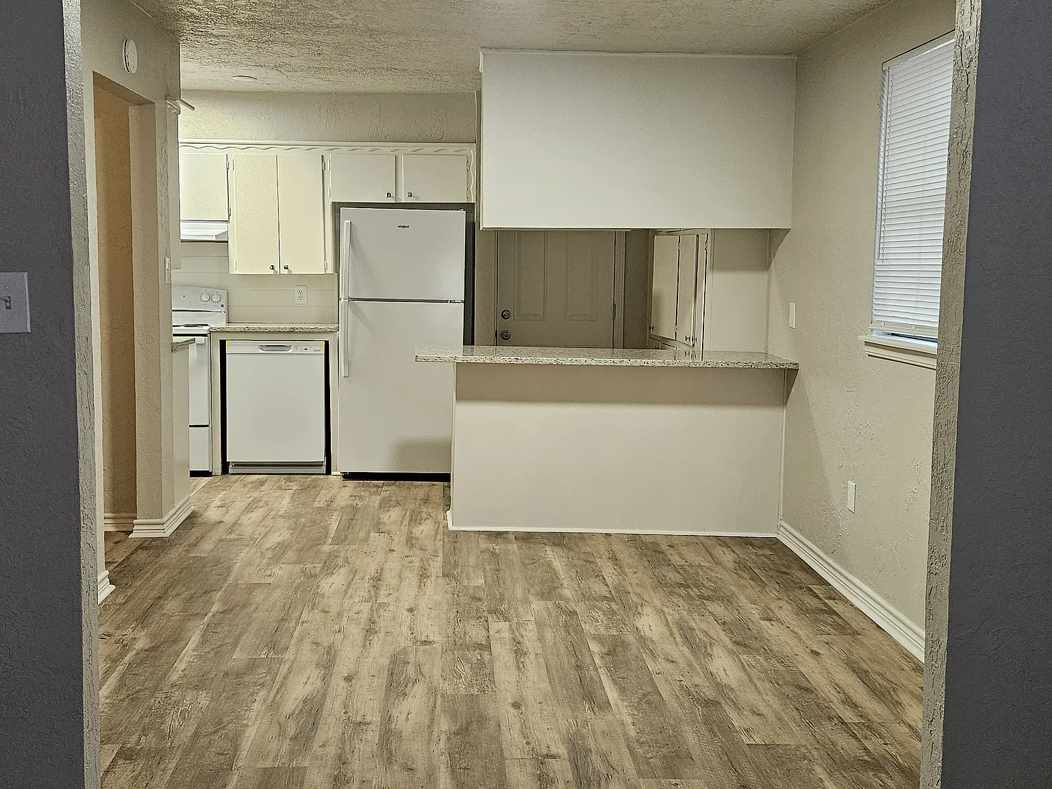 3 bed, 1.5 bath, 1100 sqft, $1,075 — Photo 3