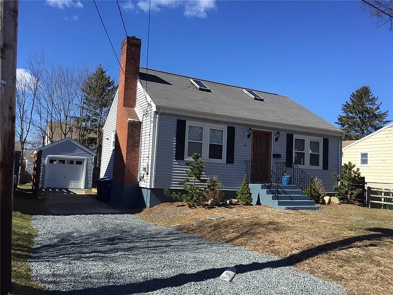 16 Florence Ave — Photo 1