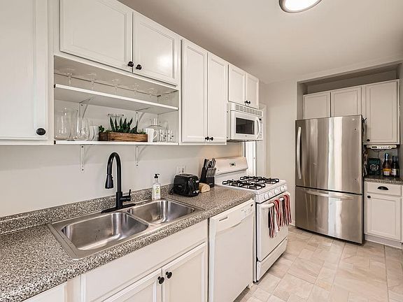 4th image of 6732 Queen Ave S