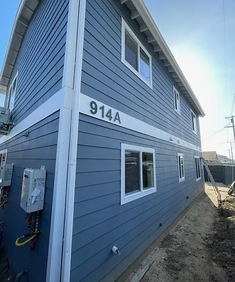 914 E Commonwealth Ave — Photo 1
