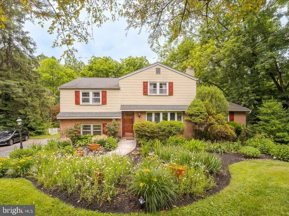 1417 Manorwood Dr, West Chester, PA 19382