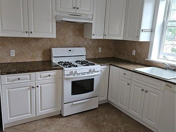 2nd image of 139 Palisade St APT 4