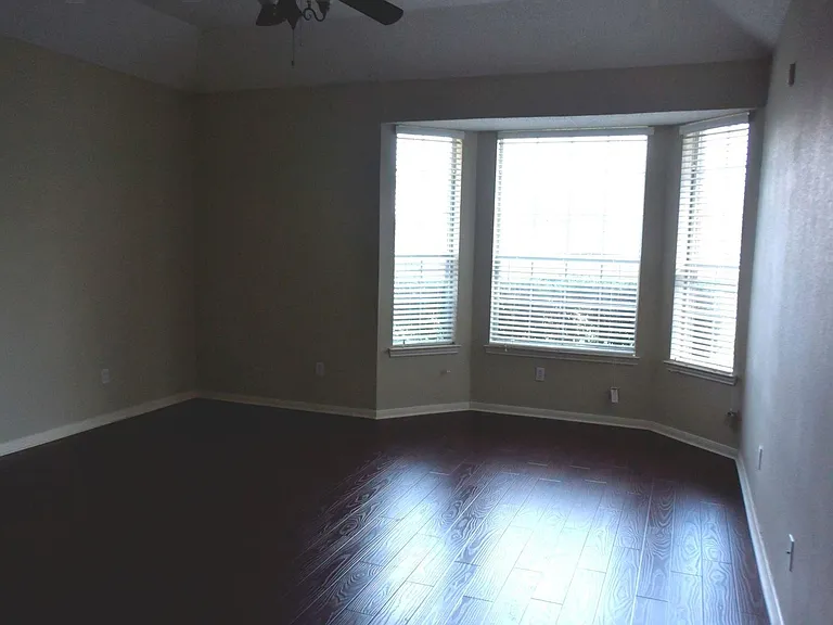 901 Carnegie Ct — Photo 3