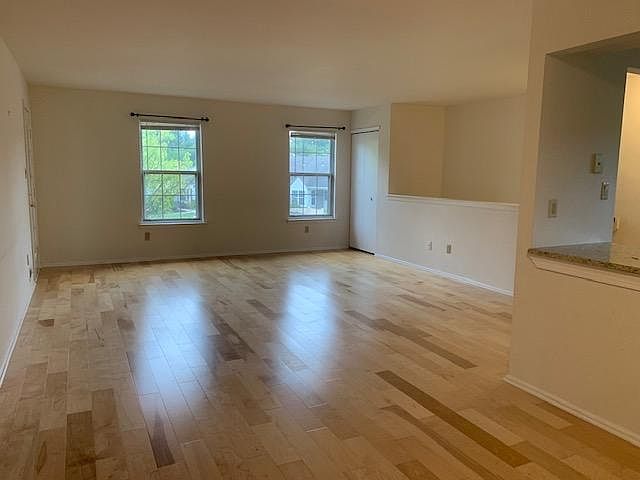1st image of 443 Thornwood Dr