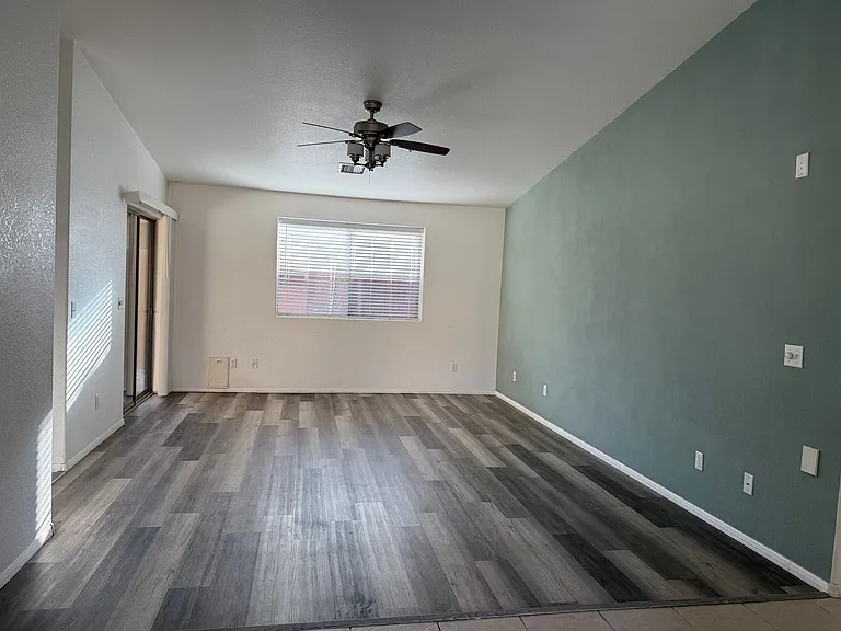 751 Skyview Ln — Photo 3