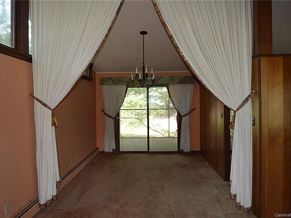 3rd image of 412 Gleneagles Rd E
