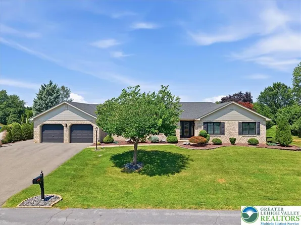 4652 Willow Ln, Nazareth, PA 18064