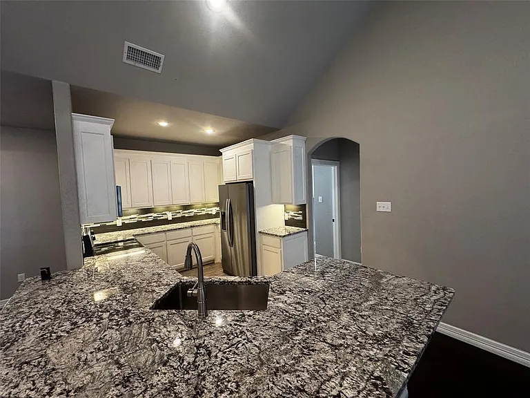 250 Southlake Dr — Photo 6