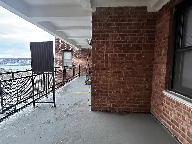 265 North Broadway — Photo 8