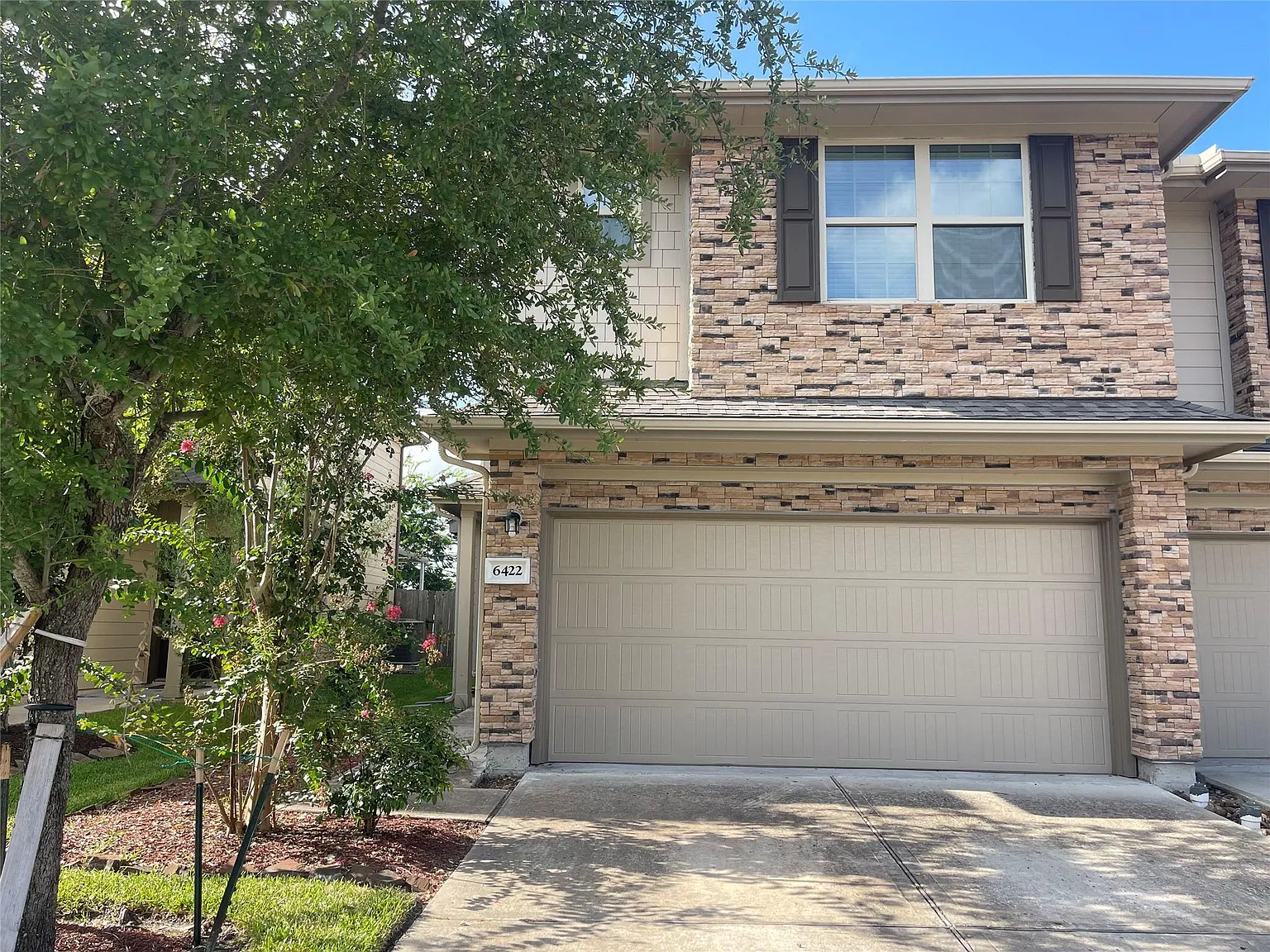 3 bed, 2.5 bath, 1706 sqft, $2,100 — Photo 2