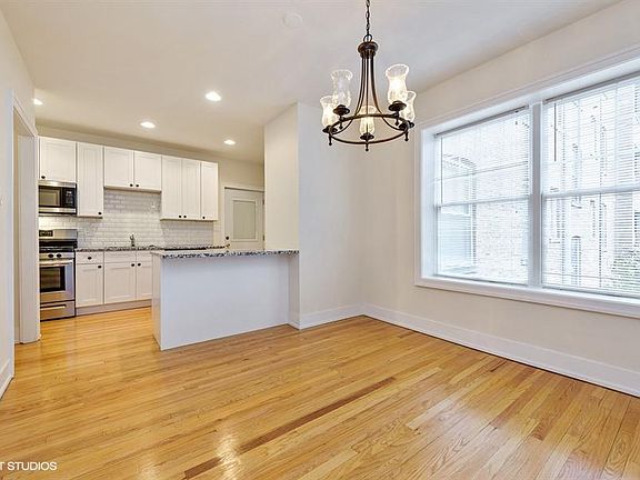 3rd image of 555 Hinman Ave APT B2