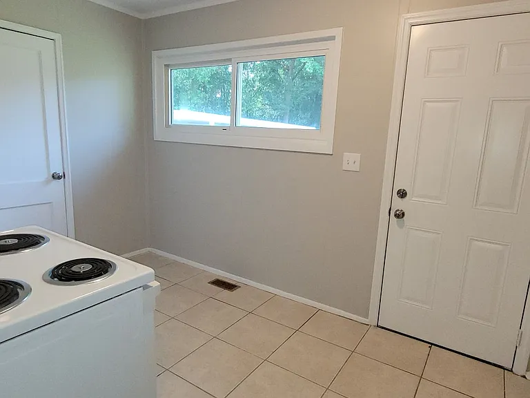 729 Palm Dr — Photo 8