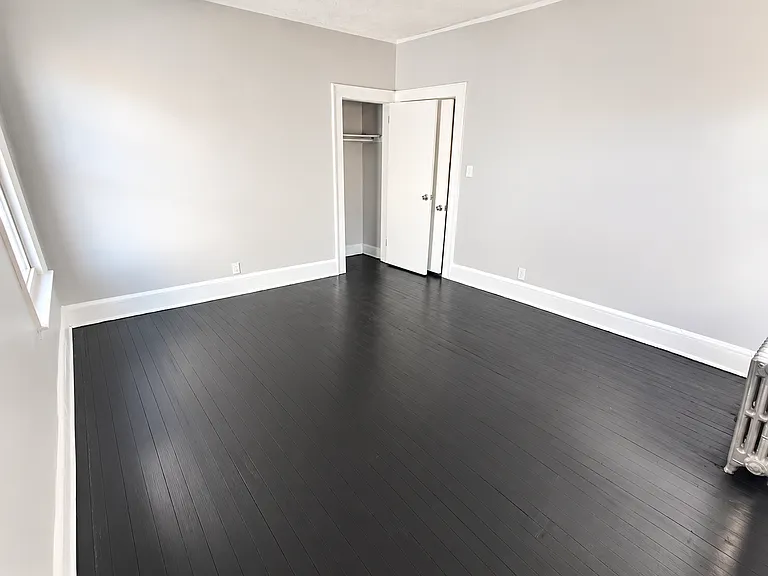 381 Leslie St #1R — Photo 3