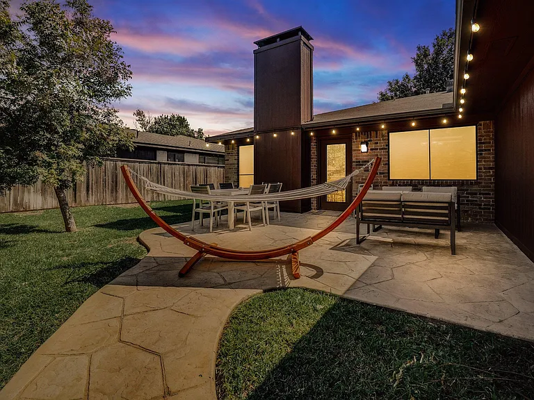 1725 Canterbury Ln — Photo 36