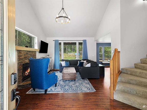 4th image of 20 E Lynda Ln W