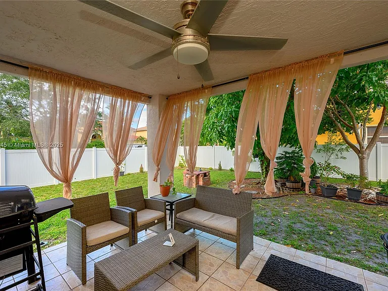5309 SW 133rd Ave — Photo 4