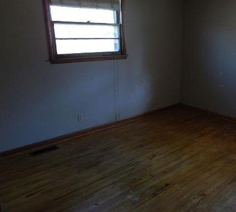 5th image of 3925 Banbury Dr